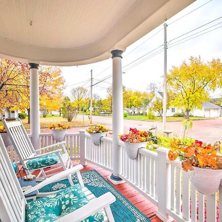 Pet-Friendly Osseo Home With Fire Pit And Yard! Exterior photo