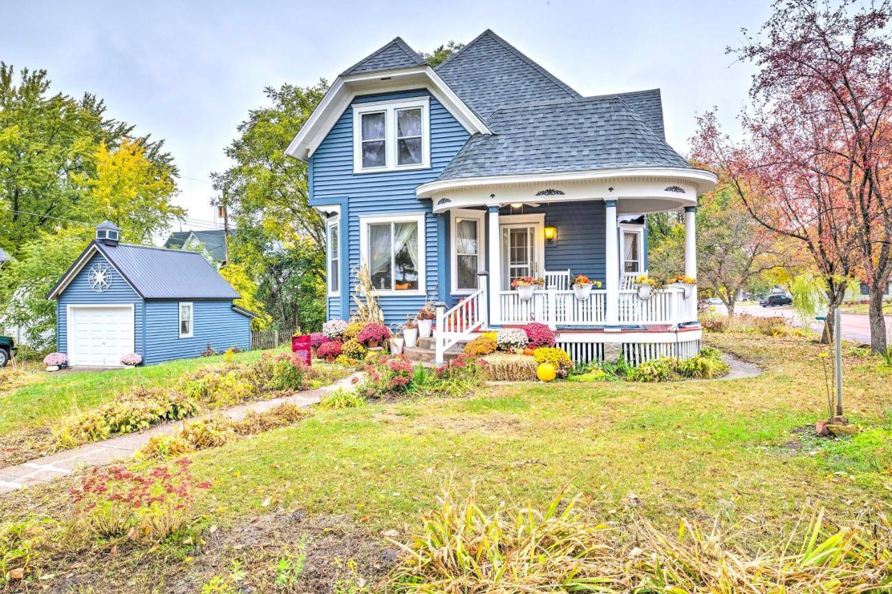 Pet-Friendly Osseo Home With Fire Pit And Yard! Exterior photo