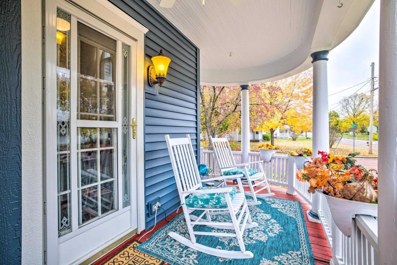 Pet-Friendly Osseo Home With Fire Pit And Yard! Exterior photo