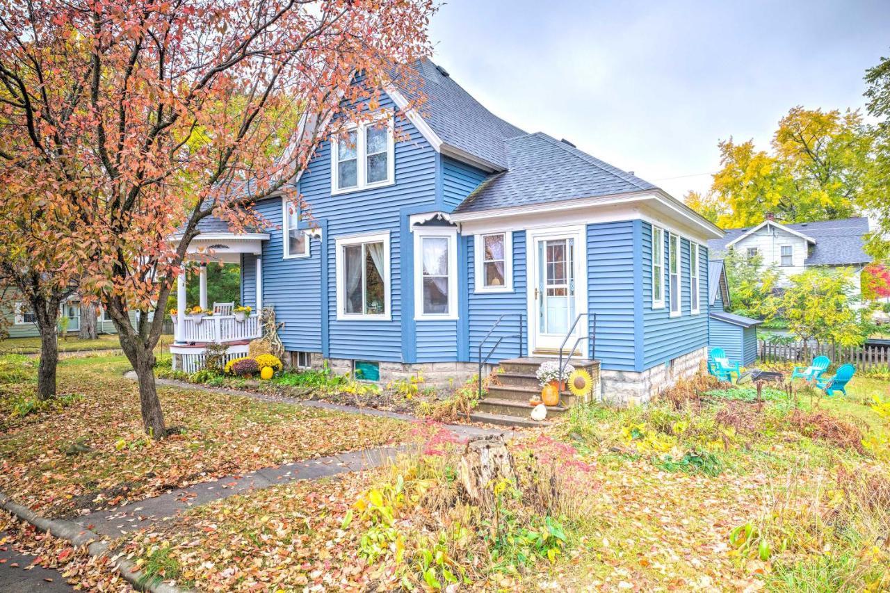 Pet-Friendly Osseo Home With Fire Pit And Yard! Exterior photo