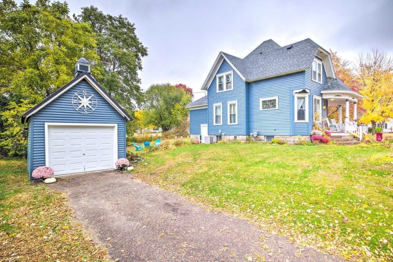 Pet-Friendly Osseo Home With Fire Pit And Yard! Exterior photo