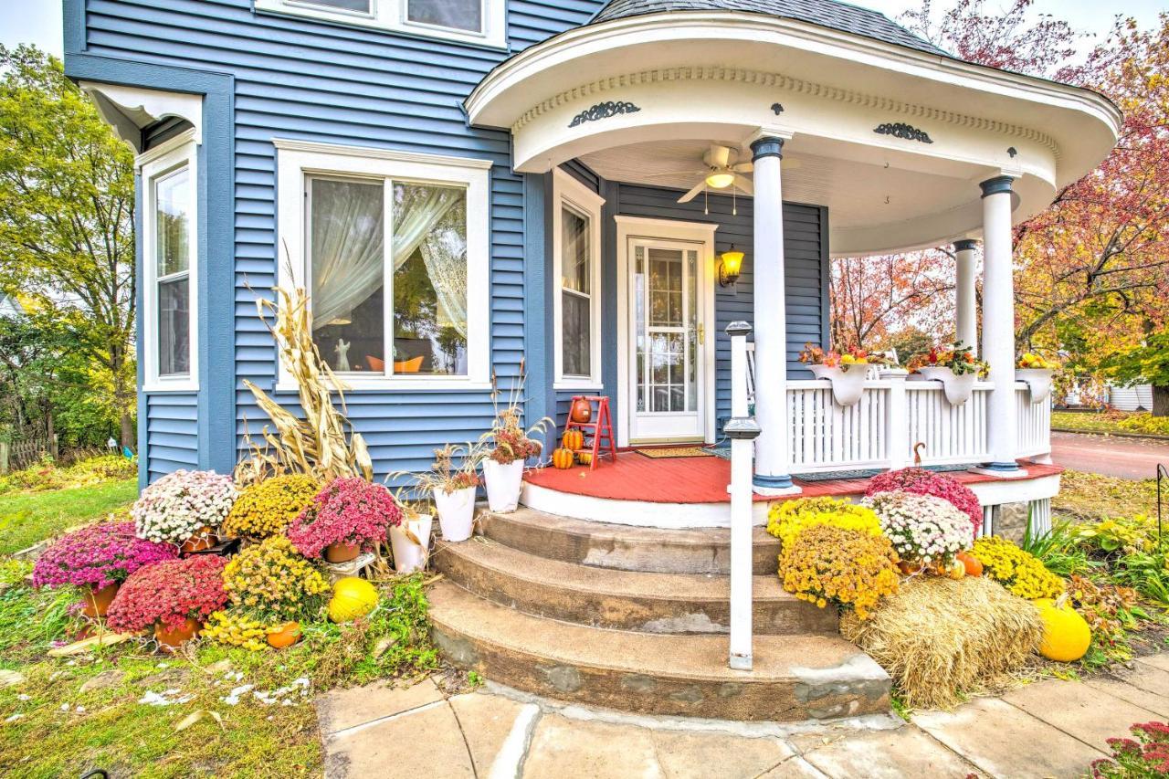 Pet-Friendly Osseo Home With Fire Pit And Yard! Exterior photo