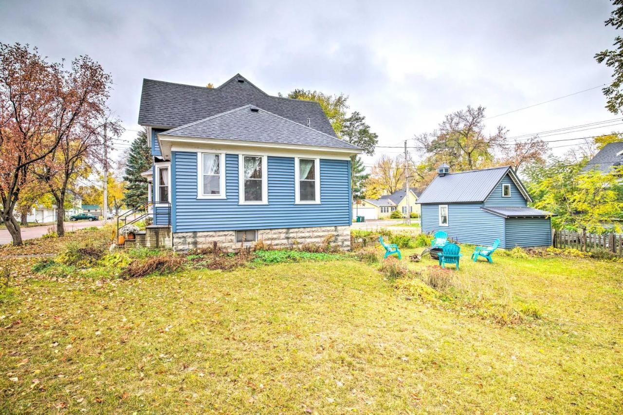 Pet-Friendly Osseo Home With Fire Pit And Yard! Exterior photo