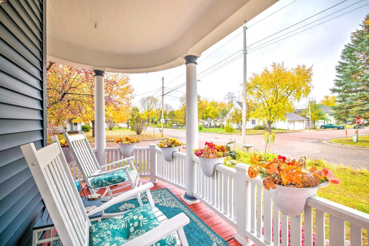 Pet-Friendly Osseo Home With Fire Pit And Yard! Exterior photo